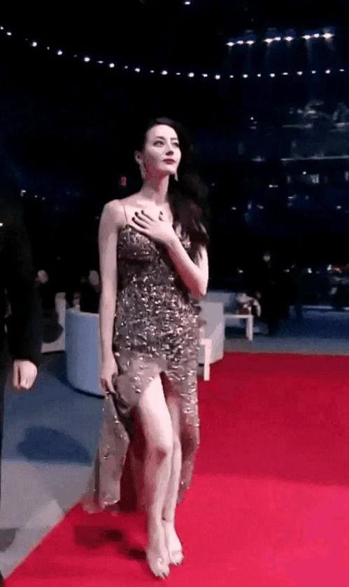 娱乐吃瓜美女走红毯,美女明星们的时尚秀与尴尬瞬间