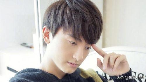 娱乐吃瓜任嘉伦看剧本,揭秘剧本背后的精彩故事